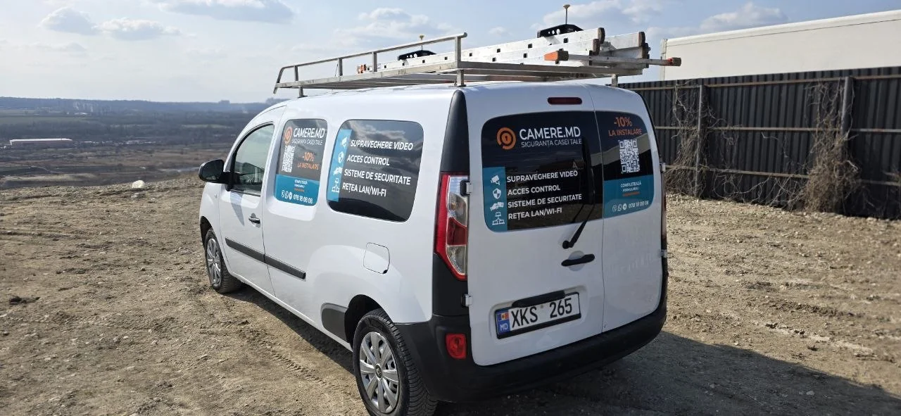 Colantare publicitară CAMERE.MD pe vehicul comercial - Vedere spate și lateral